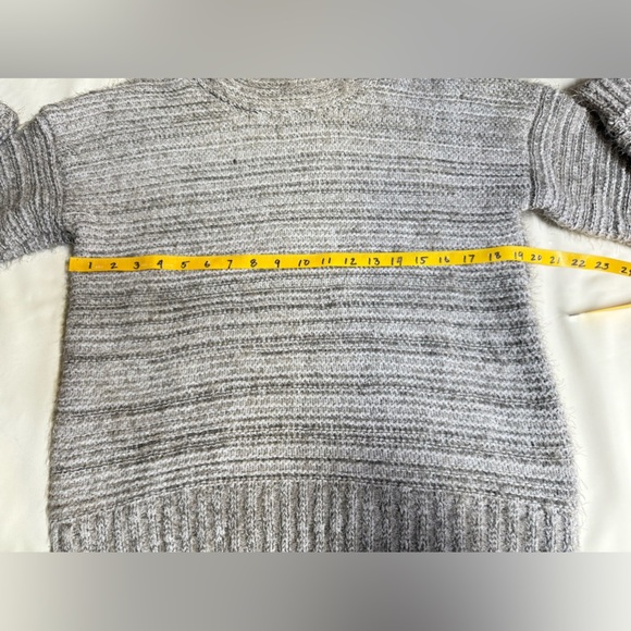 OLIVE & OAK Gray and white fuzzy cowl neck sweater size L - Picture 13 of 13